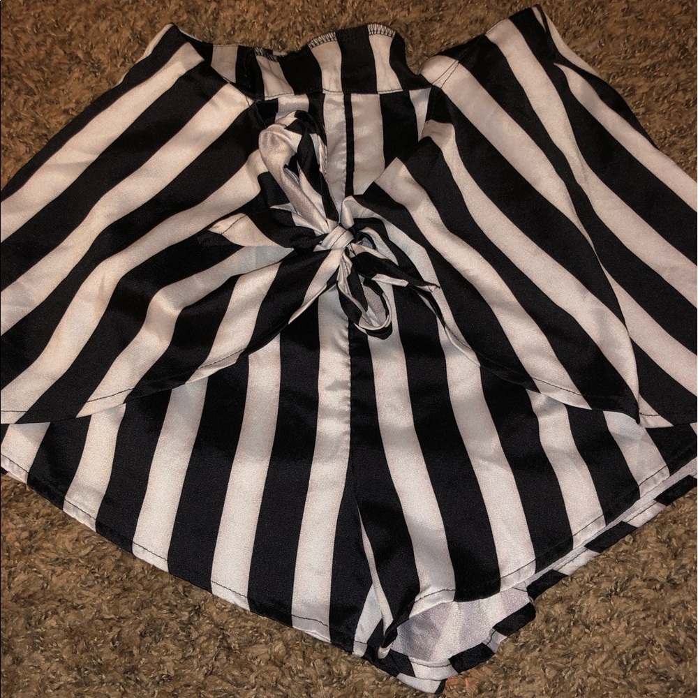 Cute tie in front shorts!